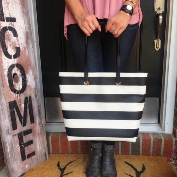 ⭐️HP⭐️ NWT STELLA & DOT Fillmore Tote With Tassel🖤 - Picture 2 of 11